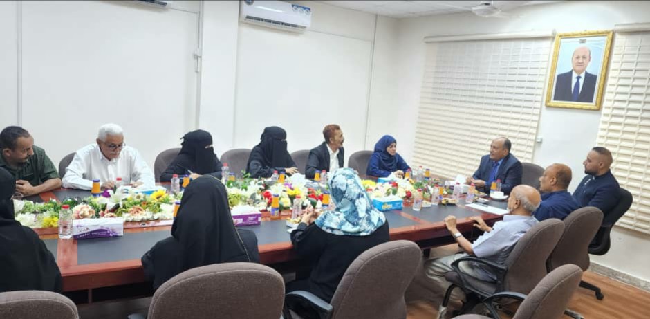 نائب وزير الصناعة يشيد بالانضباط الوظيفي ويحث على تسهيل المعاملات التجارية