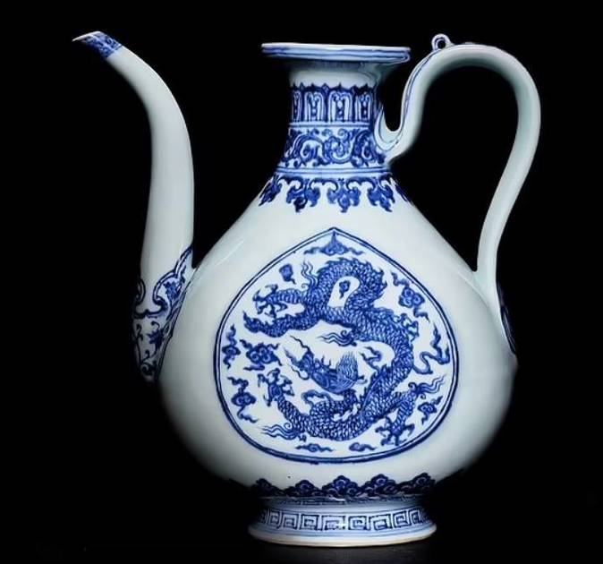 إبريق شاي صيني عمره 600 عام يباع بمبلغ مهول