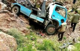 وفاة 4 من رجال المرور بحادث إزاحة شاحنة نقل بمحافظة يمنية