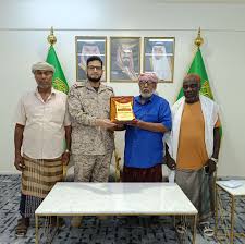 مجلس أبناء محافظتي المهرة وسقطرى يكرم قائد التحالف السابق 