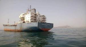 اتفاق لانتشال 22 سفينة غارقة في ميناء الاصطياد بعدن
