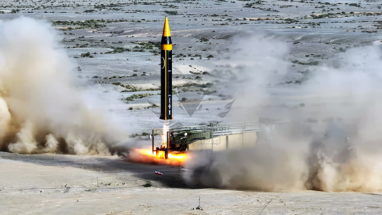 إيران تكشف عن قدرات صاروخ 