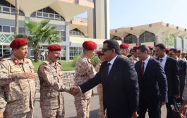 وزير الدفاع يعود إلى عدن بعد زيارة عمل إلى جمهورية مصر 