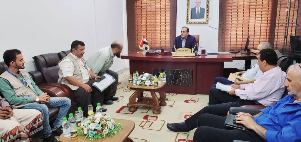 وزير الصحة يلتقي أمين عام جمعية الحكمة اليمانية بعدن