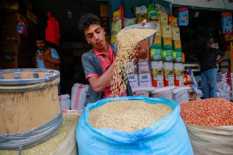 تقرير دولي: سعر السلة الغذائية 99 دولاراً في عدن و103 دولارات في صنعاء