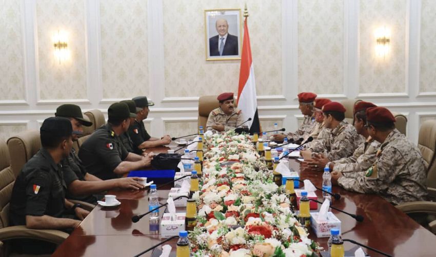 وزير الدفاع يلتقي وفداً عسكرياً مصرياً في عدن