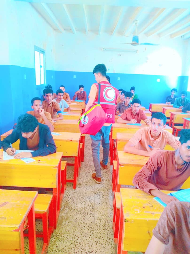 جمعية الهلال الاحمر بلحج تشارك بفريق طبي وإسعافي خلال تدشين امتحانات الثانوية العامة