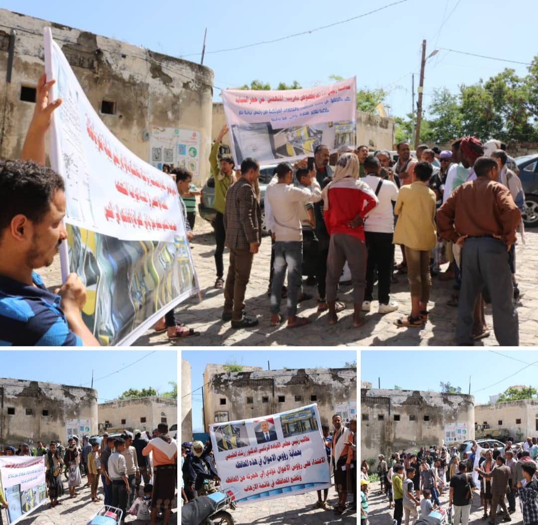 تعز .. محتجون يطالبون بتسليم المتهمين في قضية تفجير مصرف ثواني