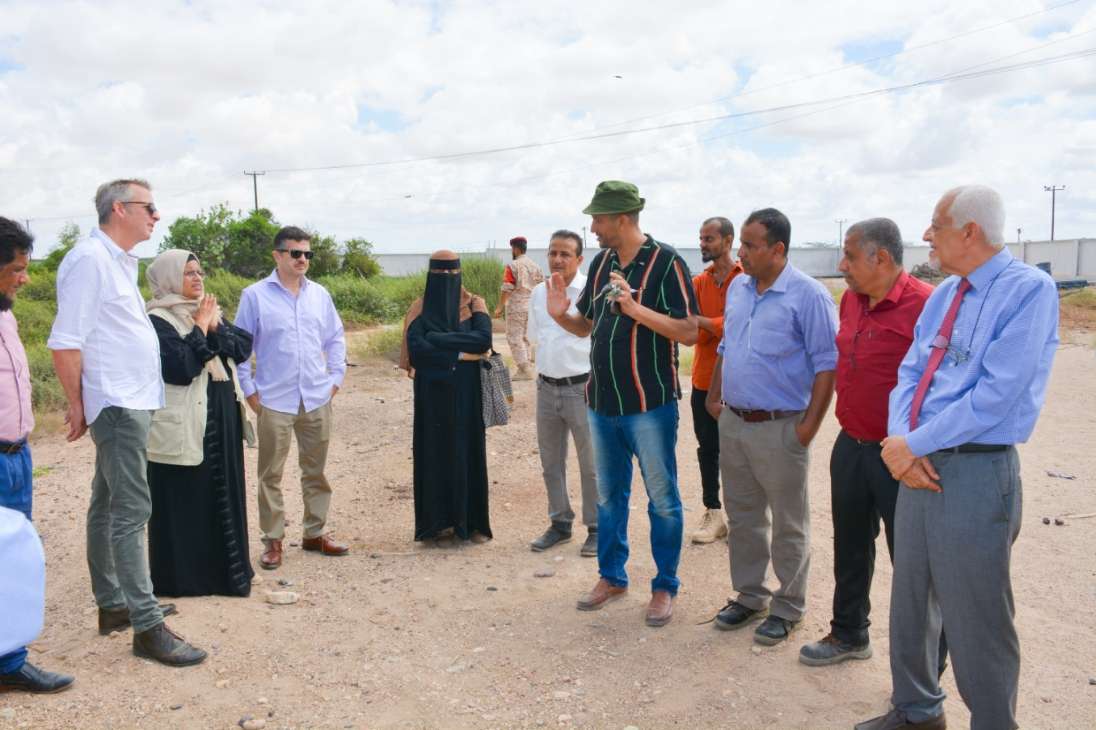 فريق من اليونيسيف يطلع على سير العمل في حقل مياه بئر أحمد المغذي لمدينة عدن