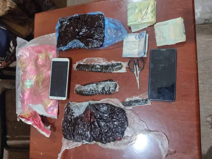 أمن حضرموت يلقي القبض على مروجي الحشيش المخدر