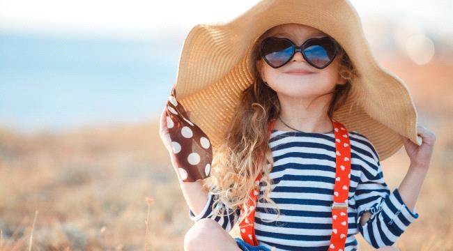 تعرف على الأسباب التي تدفعك على ألا تشتري لطفلك ملابس سباحة زرقاء