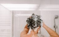 لمنع تساقطه : طبيب يكشف عدد مرات غسل الشعر في الاسبوع