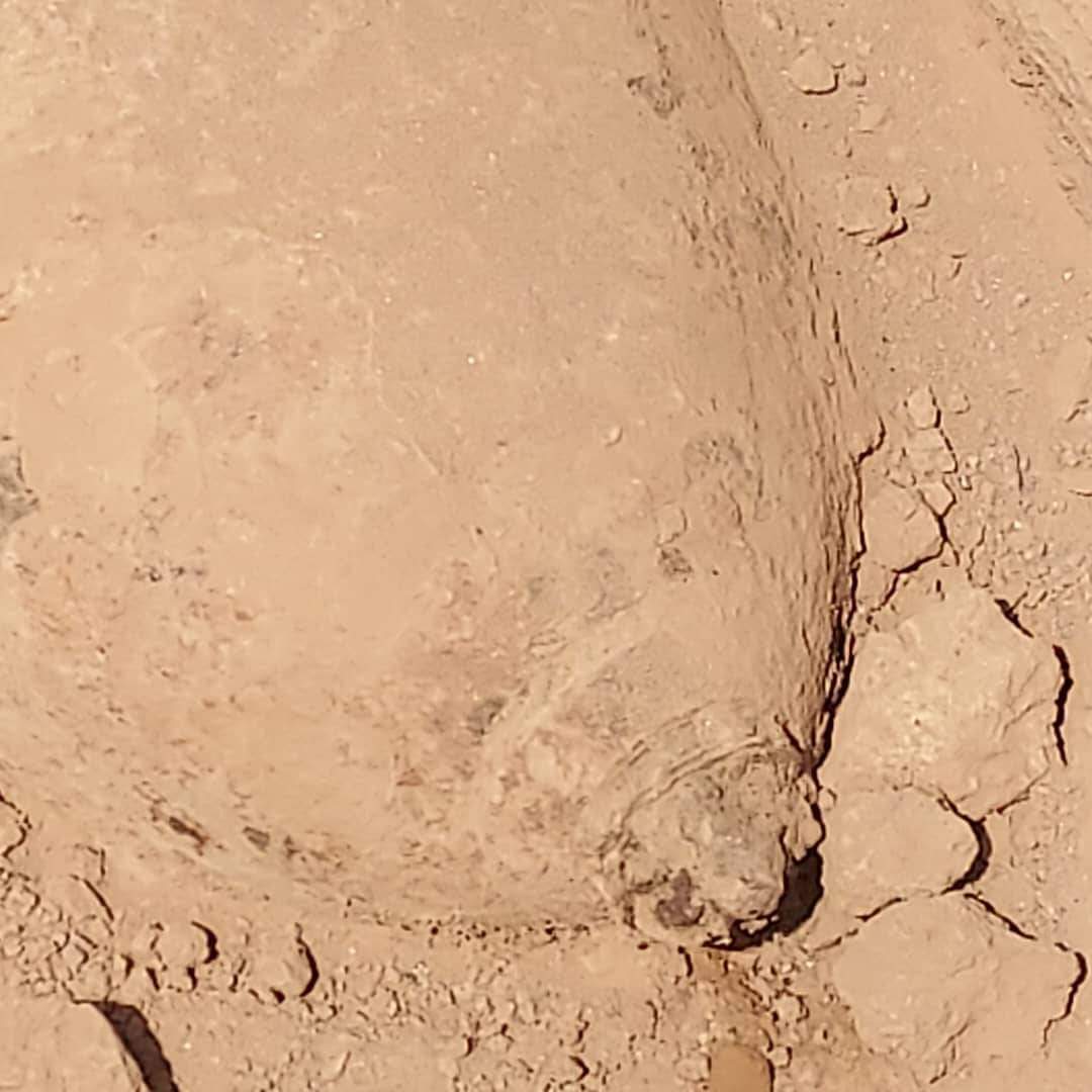 مواطنون وادي بجير بردفان يعثرون على قنبلة كبيرة الحجم