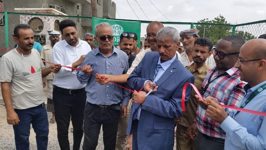 محافظ لحج يفتتح مشروع مياه منطقة اللواء الخامس بمديرية تبن