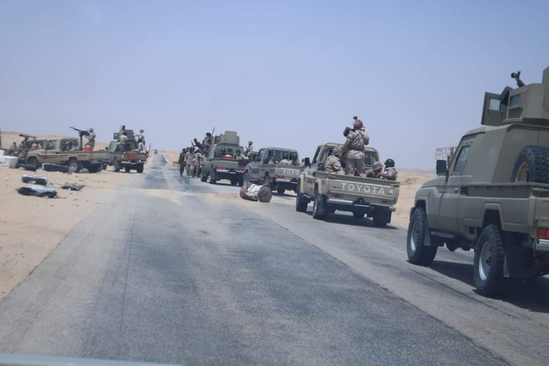 قوات عسكرية وأمنية تنفذ حملة مشتركة لإزالة النقاط العشوائية على طريق شحن - رماة