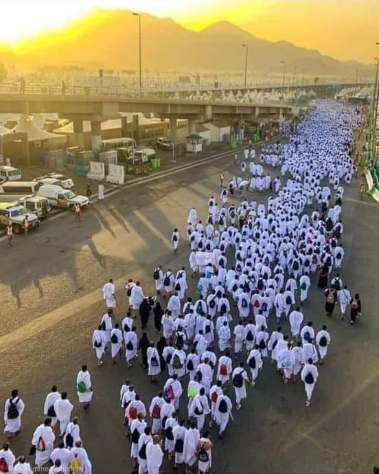 بدأ حجاج بيت الله الحرام بالتوافد إلى مشعر منى