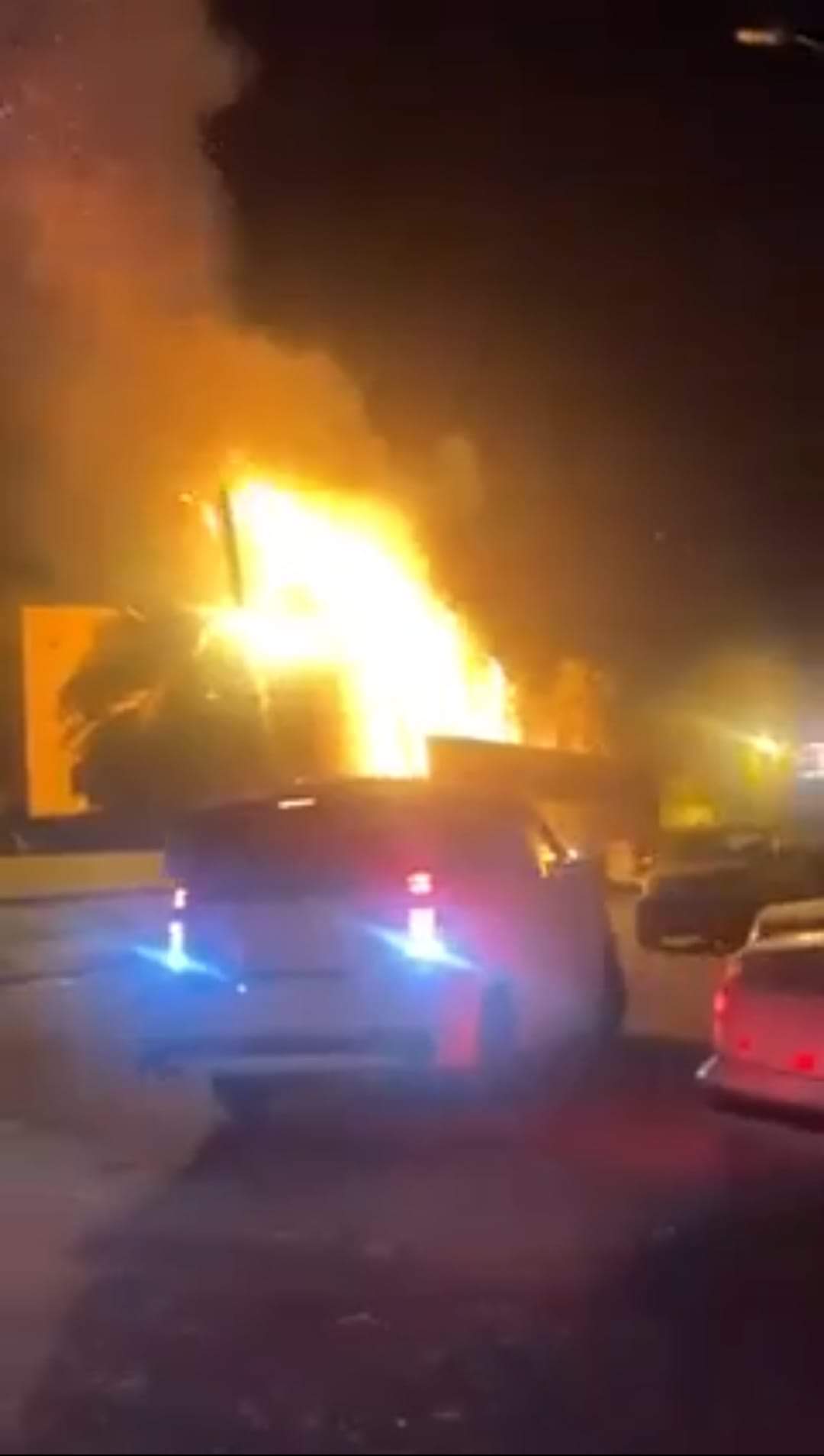 مصدر أمني في عدن يوضح أسباب الحريق الذي اندلع بالقنصلية الروسية
