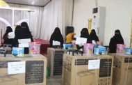 اتحاد نساء اليمن بمحافظة لحج يدشن توزيع ادوات التمكين وسبل العيش ل12 مستفيدة