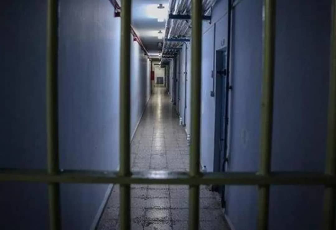 80 % من المعتقلين في سجون الحوثي خارج إطار القانون