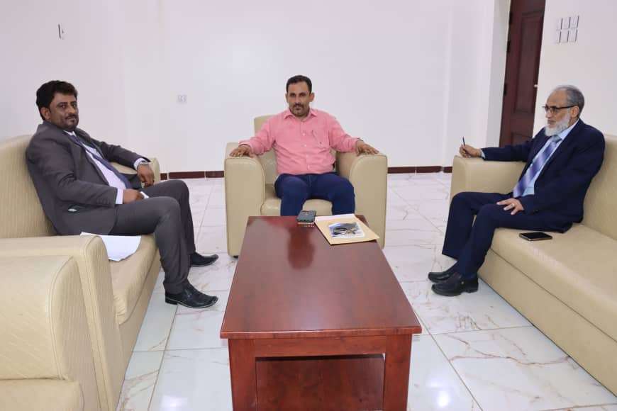 الوالي يعقد لقاءات مع الجهات المعنية بتفويج الحجاج