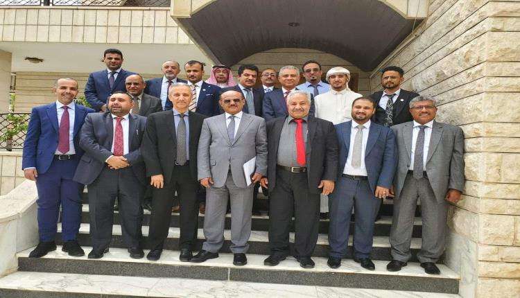 لوقف إنهيار العملة .. رؤساء البنوك اليمنية يتحركون في الخارج