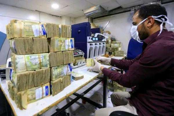 وكالة روسية تكشف أسباب انهيار الريال اليمني أمام الدولار؟
