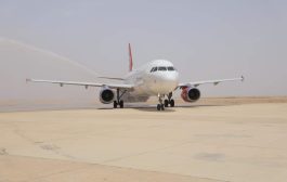 وزير النقل ومحافظ المهرة يدشنان أولى رحلات الخطوط الجوية اليمنية من مطار الغيضة الدولي