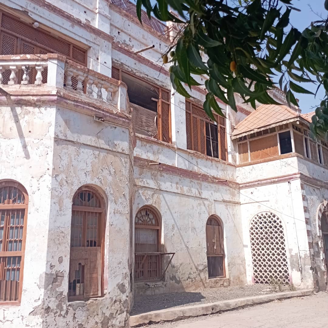 لحج .. تسليم والبدء في تأهيل وترميم قصر الروضة العبدلي