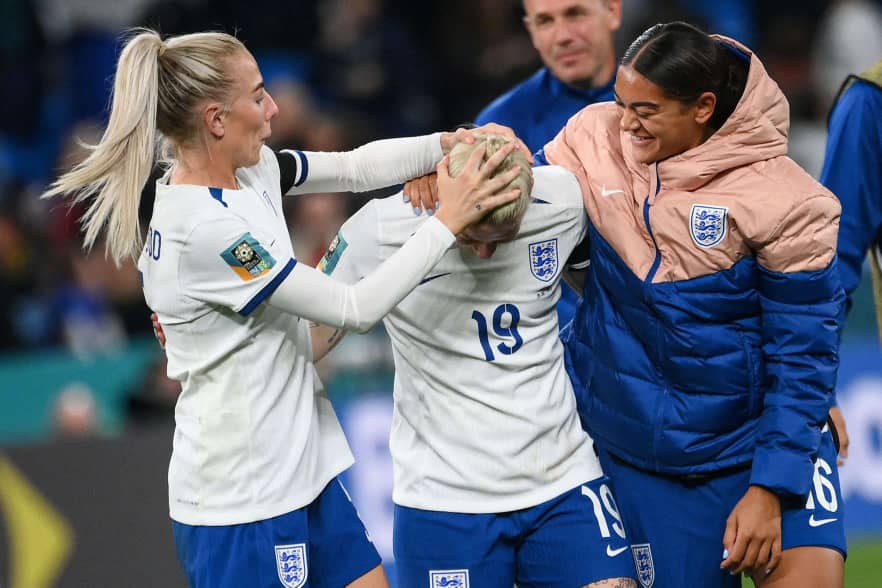 سيدات إنجلترا يتقدمن في المونديال والأرجنتين تحبط جنوب أفريقيا