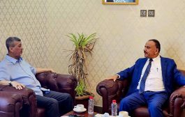 وزير النقل يناقش مع رئيس الغرفة التجارية أوضاع الحركة التجارية والملاحية في ميناء عدن