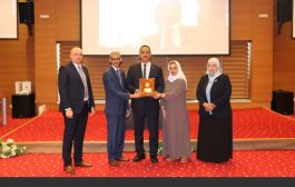 سفير اليمن في تونس يتسلم جائزة متحف المكلا