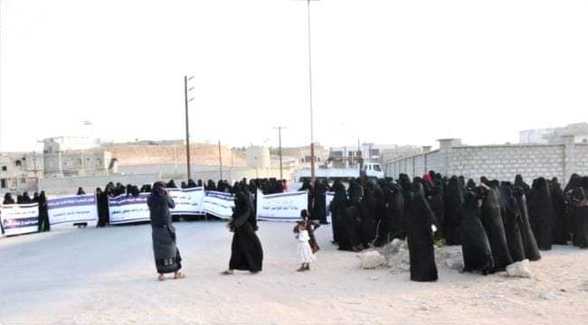 المئات من النساء في وقفة احتجاجية بالمهرة