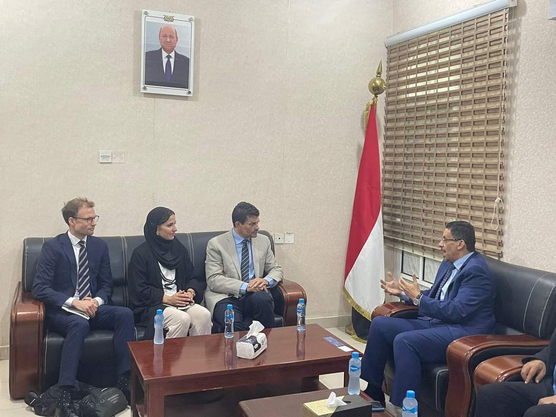 لقاء في عدن لبحث تطورات الاوضاع السياسية والجهود الدولية في تحقيق السلام وانهاء الحرب