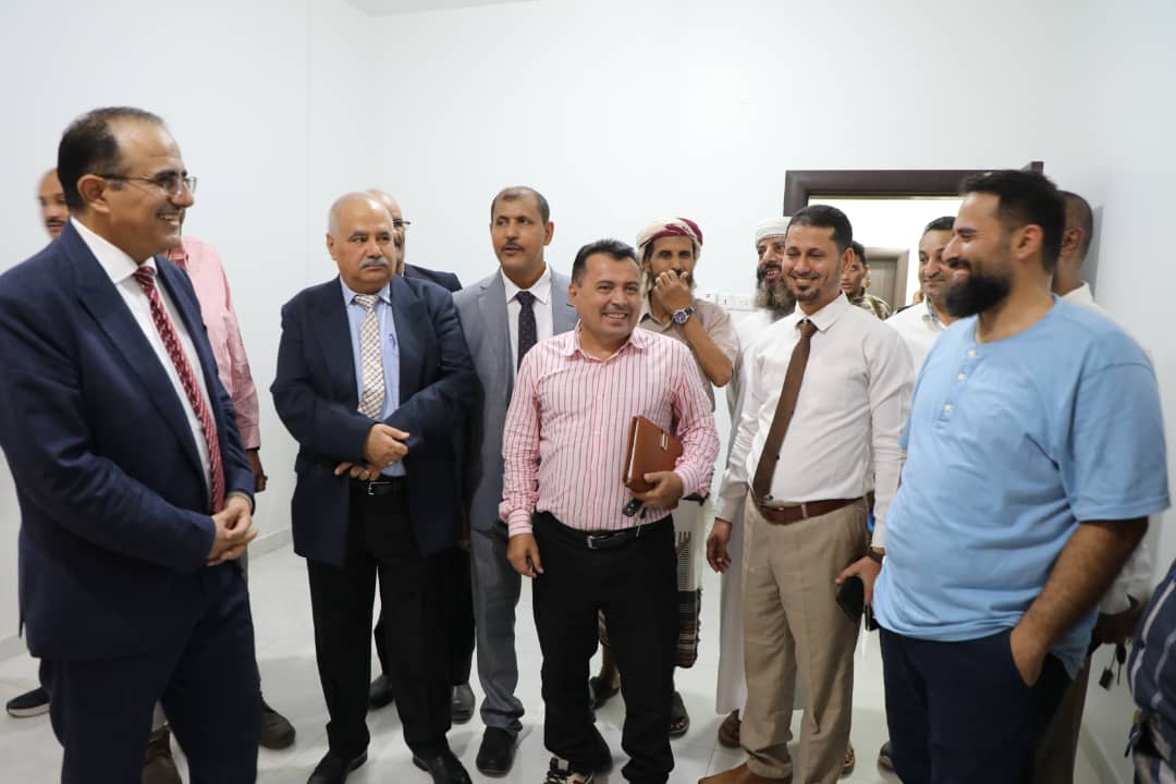وزير الصحة يطلع على سير التحضير لتجهيز مستشفى عدن التعاوني الخيري