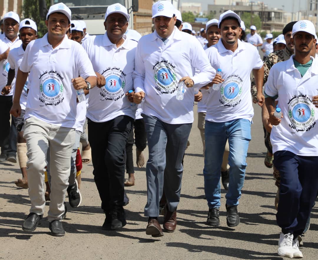 عدن .. وزير الشباب البكري يشارك في ماراثون المشي الأول احتفاءً بيوم الشباب العالمي