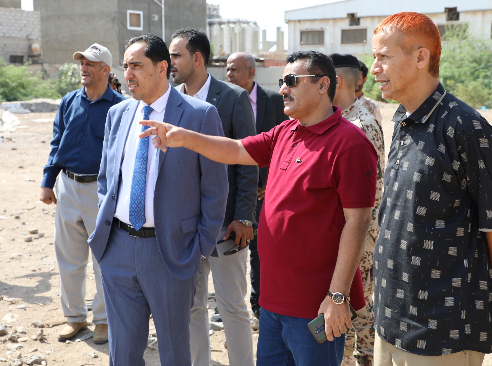 وزير الشباب والرياضة يزور منشآت نادي المنصورة بعدن