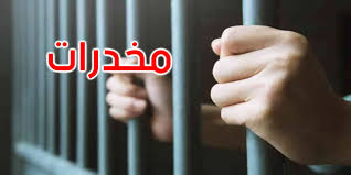 ضبط متهمين في قضايا مخدرات بمحافظتين بينهم امرأة