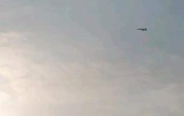 طائرة حربية مقاتلة تحلق في سماء صنعاء لأول مرة منذ تسع سنوات
