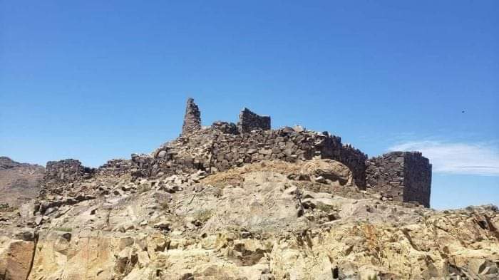 جماعة الحوثي تواصل تدمير حصن أثري في محافظة ذمار اليمنية