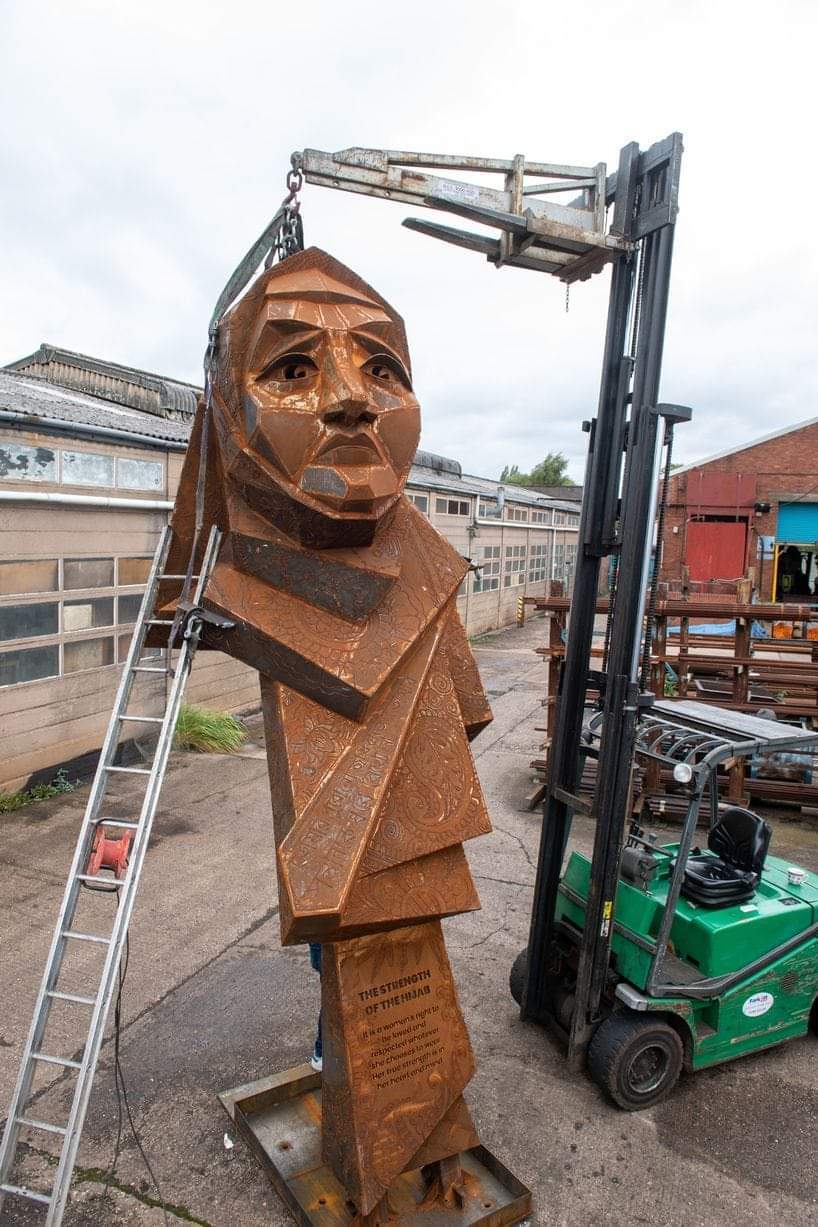 تمثال عملاق في بريطانيا لتكريم المحجبات