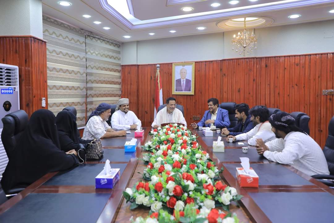 المحافظ بن ياسر يترأس اجتماع لمناقشة التحضيرات للإحتفال بيوم اللغة المهرية