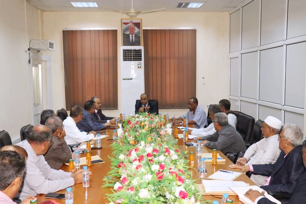 وزير المالية يترأس اجتماعا موسعا لمناقشة مستوى الالتزام بالإصلاحات الحكومية