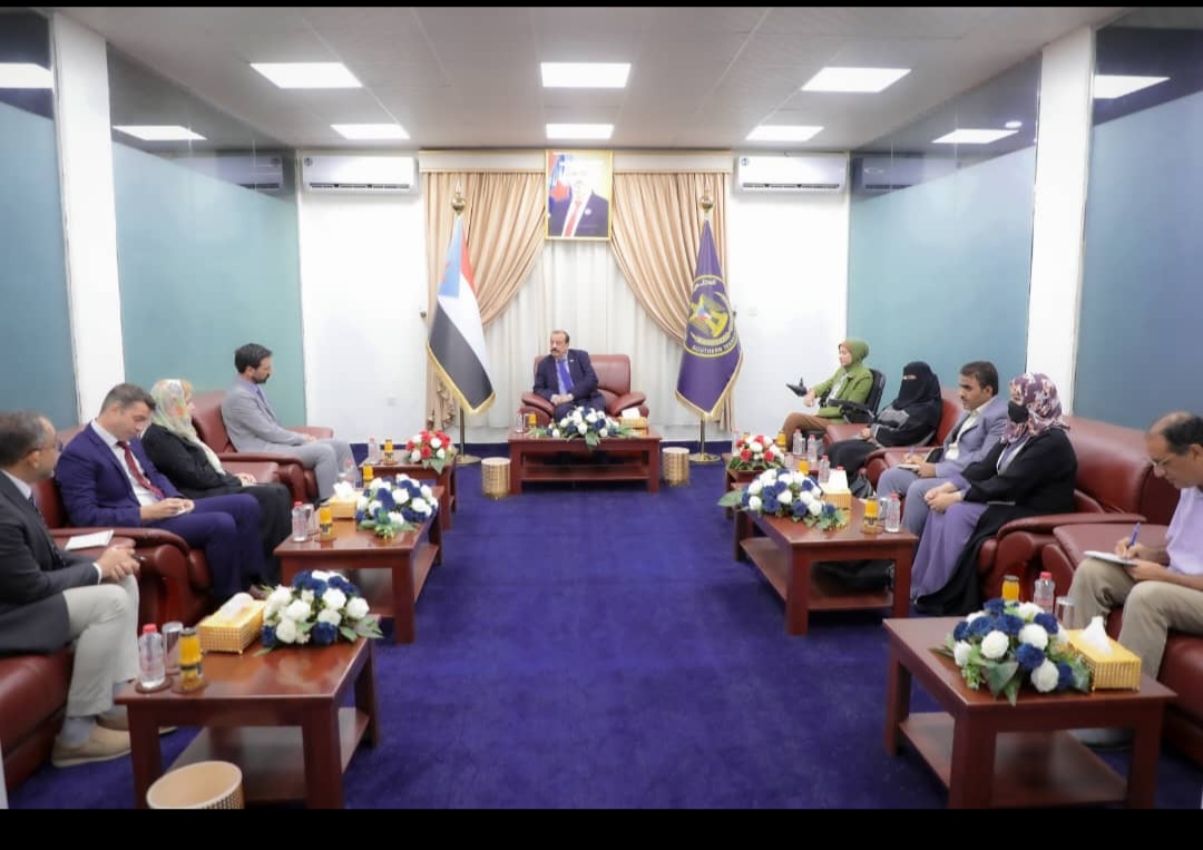 اللواء بن بريك يلتقي المدير الإقليمي للجنة الدولية للصليب الأحمر في منطقة الشرق الأدنى والأوسط