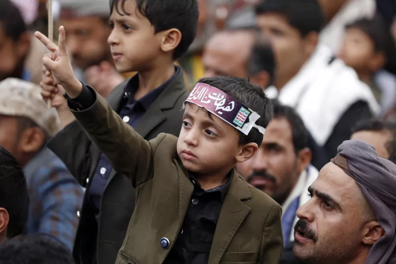معهد دول الخليج العربية :  الأطفال المجندون اليوم هم بذور الحروب المستقبلية في اليمن