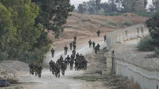 الجيش الاسرائيلي يمهل فلسطينيين قطاع غزة 24 ساعة للمغادرة إلى الجنوب ..والقسام تقصف عسقلان وسديروت