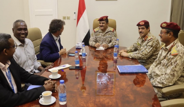 وزير الدفاع: الحوثيون حولوا اليمن إلى أكبر حقل موبوء بالألغام منذ الحرب العالمية الأولى