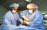 عمليات نوعية في مخيم بازرعة لجراحة العظام .. اصلاح 43 حالة من تشوهات خلقية بمستشفى ابن خلدون بلحج