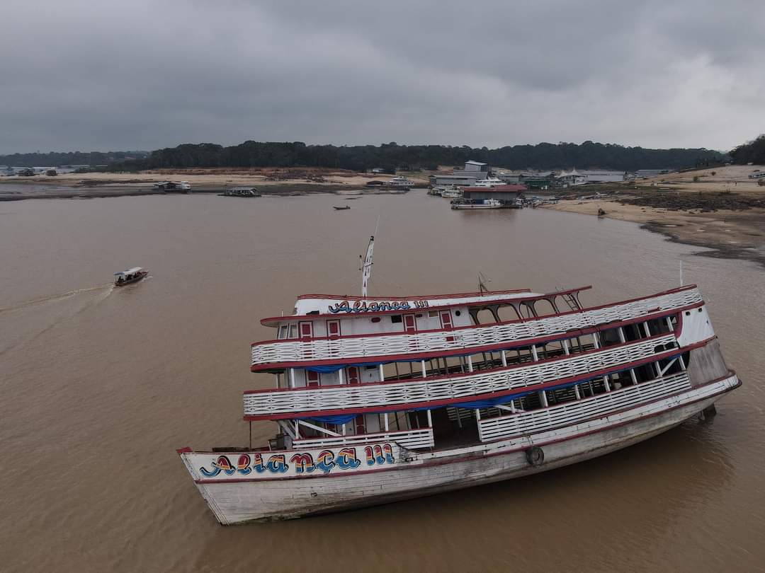 نهر ‎الأمازون في البرازيل يشهد انخفاض في منسوب المياه وبشكل كبير لم تحدث منذ 121 عاما