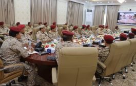 وزير الدفاع يعقد اجتماعاً موسعاً لقيادات الوزارة لتقييم العام التدريبي والقتالي