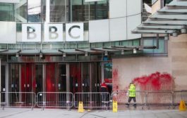 بي بي سي تحقق مع صحفيين أشادوا بالمقاومة وتتراجع عن ربط داعمي فلسطين بحماس